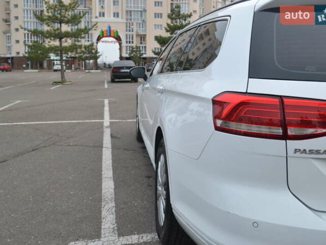 Белый Фольксваген Пассат, объемом двигателя 1.97 л и пробегом 215 тыс. км за 13200 $, фото 9 на Automoto.ua