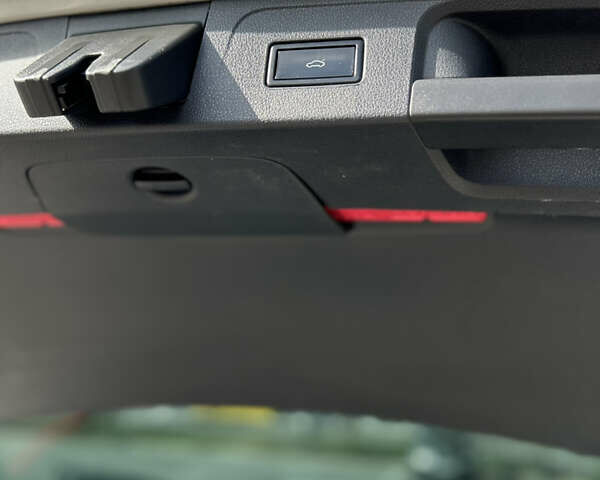 Білий Фольксваген Пассат, об'ємом двигуна 1.6 л та пробігом 214 тис. км за 14600 $, фото 9 на Automoto.ua