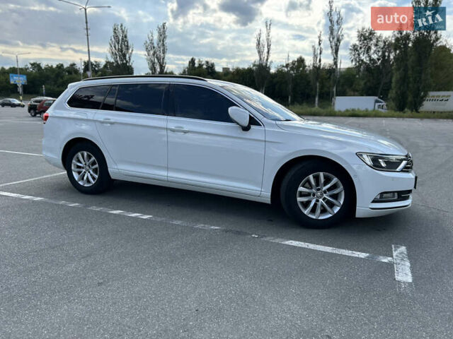 Білий Фольксваген Пассат, об'ємом двигуна 1.6 л та пробігом 214 тис. км за 14600 $, фото 4 на Automoto.ua