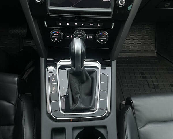 Белый Фольксваген Пассат, объемом двигателя 1.97 л и пробегом 248 тыс. км за 16200 $, фото 15 на Automoto.ua