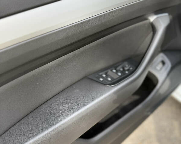 Белый Фольксваген Пассат, объемом двигателя 1.97 л и пробегом 308 тыс. км за 14999 $, фото 9 на Automoto.ua