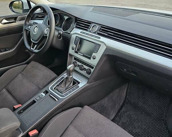 Белый Фольксваген Пассат, объемом двигателя 1.97 л и пробегом 274 тыс. км за 12900 $, фото 24 на Automoto.ua