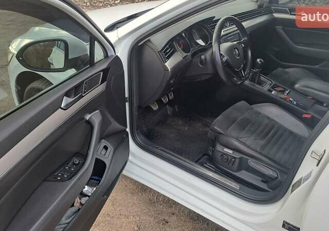 Белый Фольксваген Пассат, объемом двигателя 2 л и пробегом 282 тыс. км за 14700 $, фото 17 на Automoto.ua