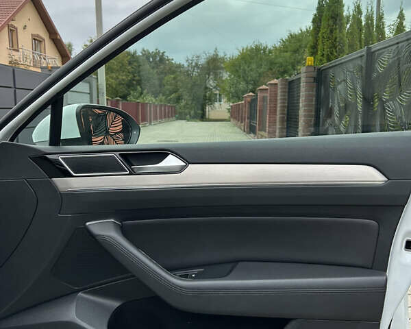 Белый Фольксваген Пассат, объемом двигателя 1.97 л и пробегом 254 тыс. км за 15500 $, фото 13 на Automoto.ua