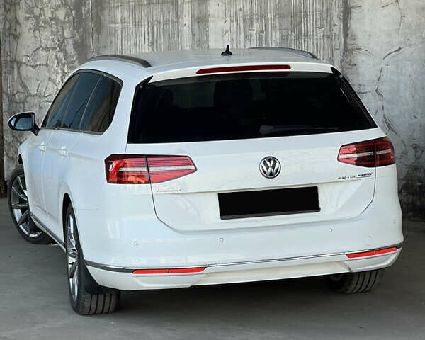 Белый Фольксваген Пассат, объемом двигателя 2 л и пробегом 330 тыс. км за 14500 $, фото 6 на Automoto.ua