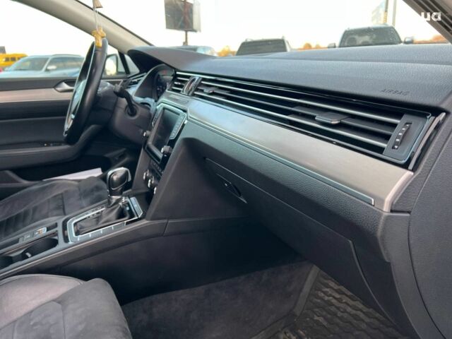 Белый Фольксваген Пассат, объемом двигателя 2 л и пробегом 316 тыс. км за 19480 $, фото 41 на Automoto.ua