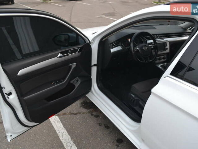 Белый Фольксваген Пассат, объемом двигателя 1.97 л и пробегом 215 тыс. км за 13200 $, фото 22 на Automoto.ua