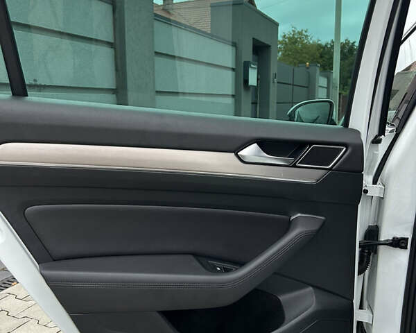 Белый Фольксваген Пассат, объемом двигателя 1.97 л и пробегом 254 тыс. км за 15500 $, фото 14 на Automoto.ua