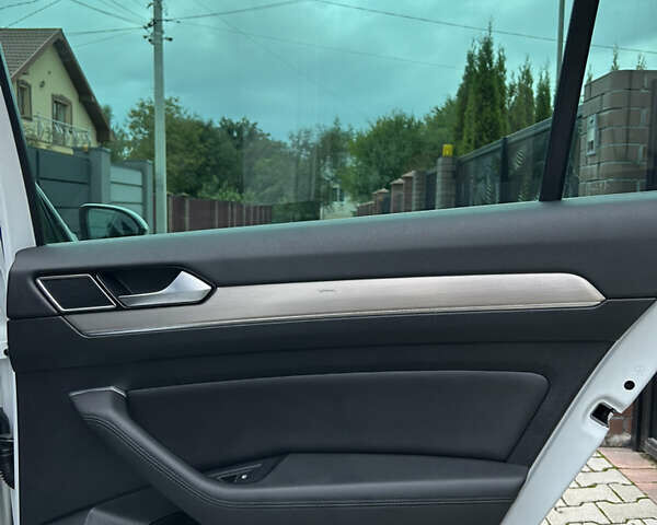 Белый Фольксваген Пассат, объемом двигателя 1.97 л и пробегом 254 тыс. км за 15500 $, фото 15 на Automoto.ua