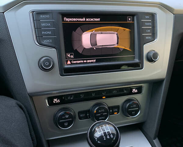 Білий Фольксваген Пассат, об'ємом двигуна 1.6 л та пробігом 214 тис. км за 14600 $, фото 11 на Automoto.ua