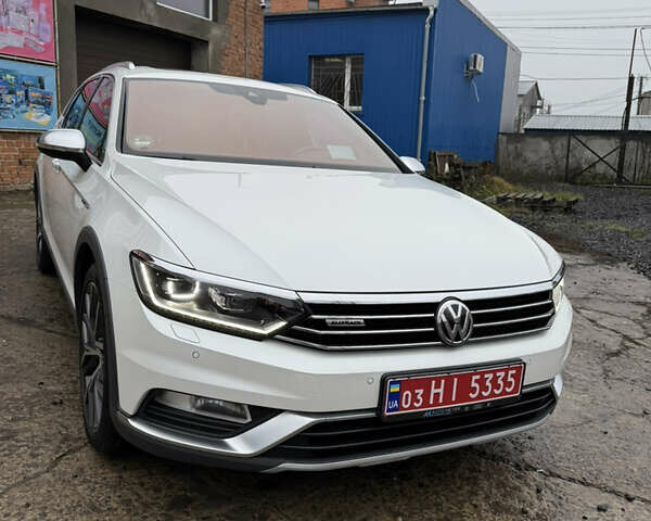 Белый Фольксваген Пассат, объемом двигателя 2 л и пробегом 169 тыс. км за 23999 $, фото 6 на Automoto.ua