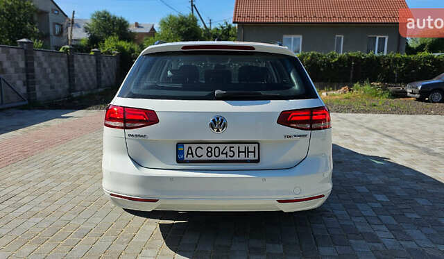 Белый Фольксваген Пассат, объемом двигателя 1.6 л и пробегом 248 тыс. км за 13600 $, фото 4 на Automoto.ua