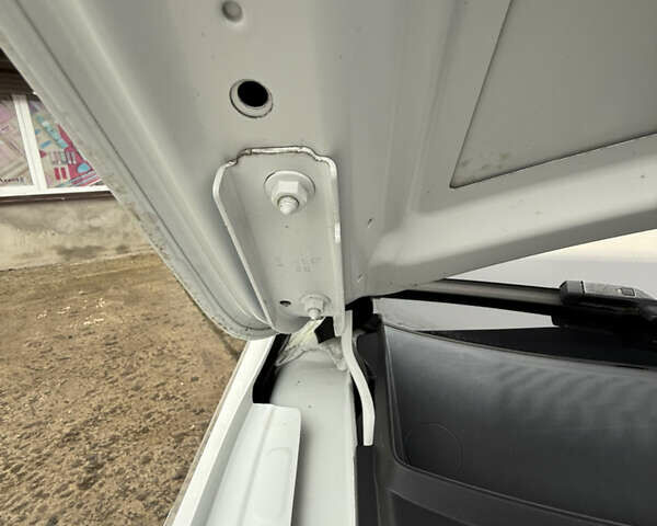 Белый Фольксваген Пассат, объемом двигателя 2 л и пробегом 169 тыс. км за 23999 $, фото 66 на Automoto.ua