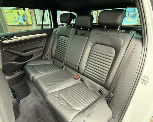 Белый Фольксваген Пассат, объемом двигателя 2 л и пробегом 169 тыс. км за 23999 $, фото 39 на Automoto.ua