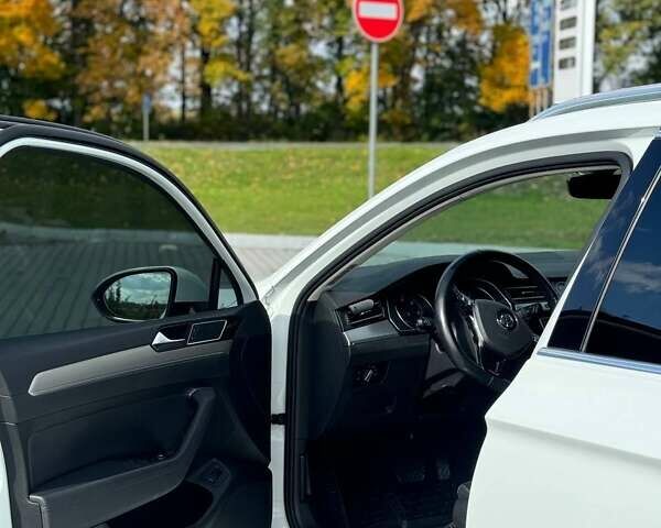 Білий Фольксваген Пассат, об'ємом двигуна 1.97 л та пробігом 230 тис. км за 17500 $, фото 12 на Automoto.ua