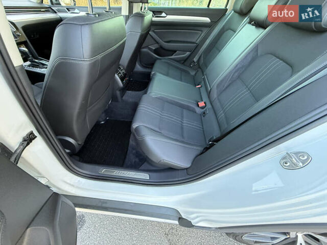 Белый Фольксваген Пассат, объемом двигателя 1.97 л и пробегом 195 тыс. км за 16999 $, фото 69 на Automoto.ua