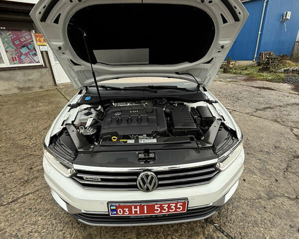 Белый Фольксваген Пассат, объемом двигателя 2 л и пробегом 169 тыс. км за 23999 $, фото 65 на Automoto.ua