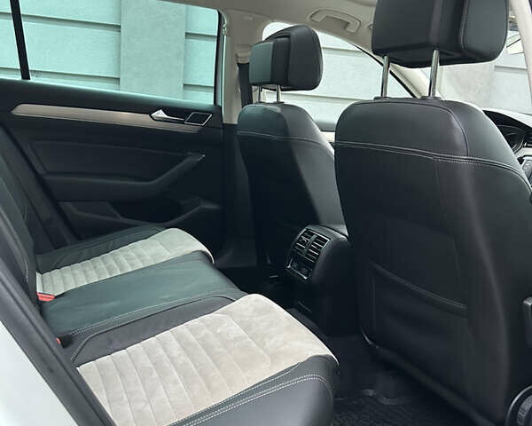 Белый Фольксваген Пассат, объемом двигателя 1.97 л и пробегом 254 тыс. км за 15500 $, фото 23 на Automoto.ua