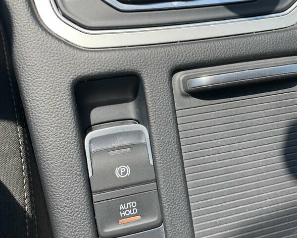 Білий Фольксваген Пассат, об'ємом двигуна 1.6 л та пробігом 214 тис. км за 14600 $, фото 14 на Automoto.ua