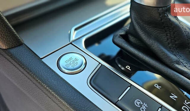 Белый Фольксваген Пассат, объемом двигателя 1.6 л и пробегом 248 тыс. км за 13600 $, фото 10 на Automoto.ua