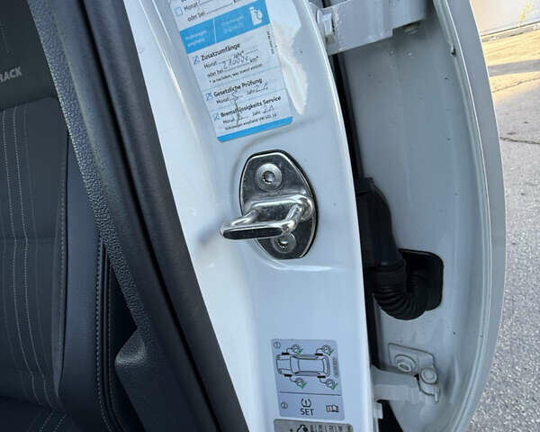 Белый Фольксваген Пассат, объемом двигателя 1.97 л и пробегом 195 тыс. км за 16999 $, фото 36 на Automoto.ua