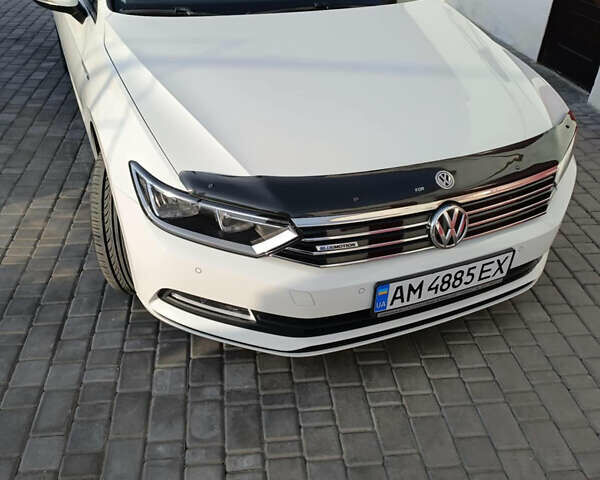 Білий Фольксваген Пассат, об'ємом двигуна 1.6 л та пробігом 207 тис. км за 13600 $, фото 2 на Automoto.ua