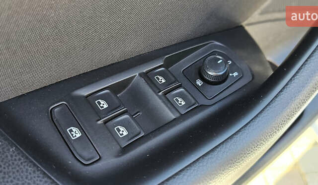 Белый Фольксваген Пассат, объемом двигателя 1.6 л и пробегом 248 тыс. км за 13600 $, фото 9 на Automoto.ua