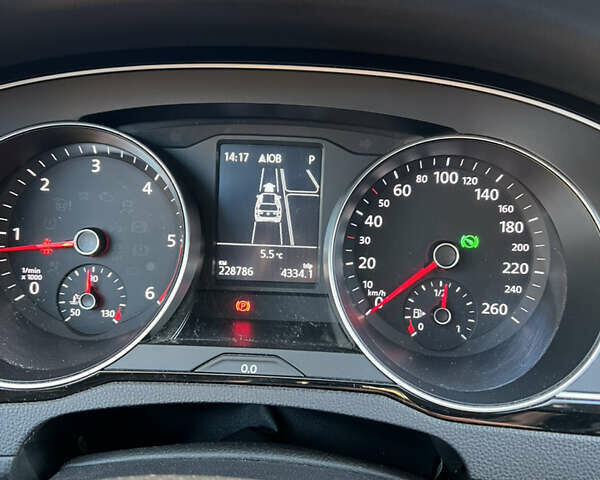 Білий Фольксваген Пассат, об'ємом двигуна 1.6 л та пробігом 236 тис. км за 14500 $, фото 11 на Automoto.ua