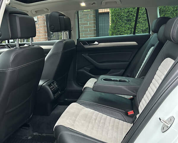 Белый Фольксваген Пассат, объемом двигателя 1.97 л и пробегом 254 тыс. км за 15500 $, фото 24 на Automoto.ua