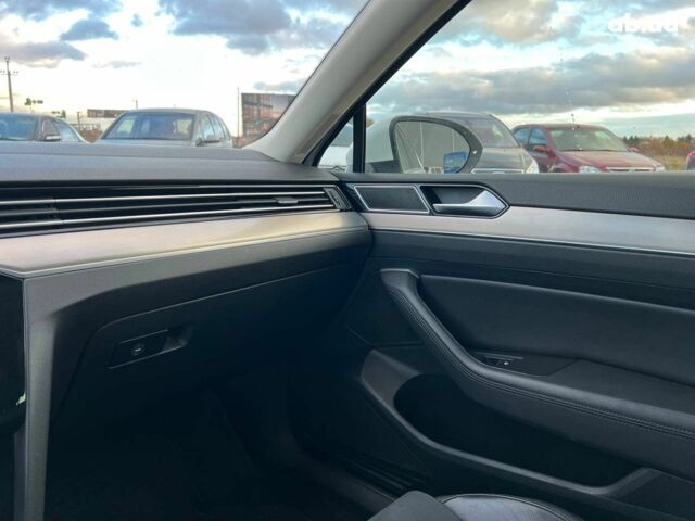 Белый Фольксваген Пассат, объемом двигателя 2 л и пробегом 316 тыс. км за 19480 $, фото 31 на Automoto.ua