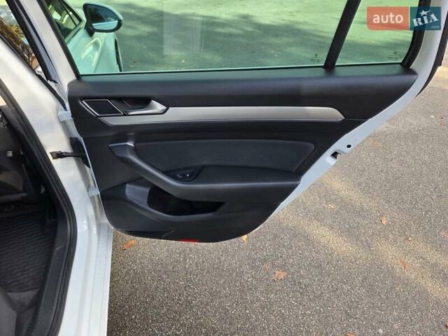 Белый Фольксваген Пассат, объемом двигателя 1.97 л и пробегом 345 тыс. км за 16900 $, фото 3 на Automoto.ua