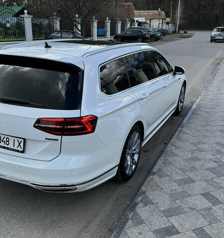 Белый Фольксваген Пассат, объемом двигателя 1.97 л и пробегом 256 тыс. км за 18000 $, фото 6 на Automoto.ua