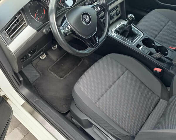 Білий Фольксваген Пассат, об'ємом двигуна 1.6 л та пробігом 207 тис. км за 13600 $, фото 3 на Automoto.ua