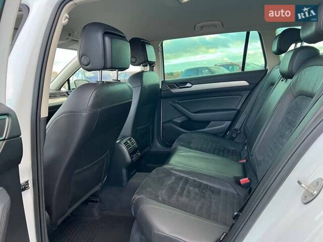 Фольксваген Пассат 2016 в Львове на Automoto.ua Белый Фольксваген Пассат, объемом двигателя 2 л и пробегом 316 тыс. км за 19480 $, фото 36 на Automoto.ua