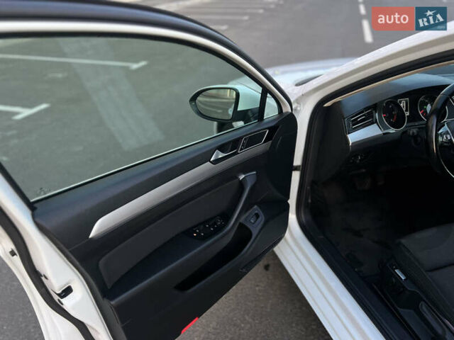 Белый Фольксваген Пассат, объемом двигателя 1.97 л и пробегом 290 тыс. км за 16499 $, фото 9 на Automoto.ua