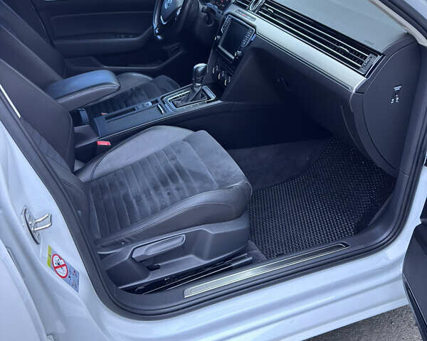 Белый Фольксваген Пассат, объемом двигателя 1.97 л и пробегом 204 тыс. км за 19600 $, фото 8 на Automoto.ua