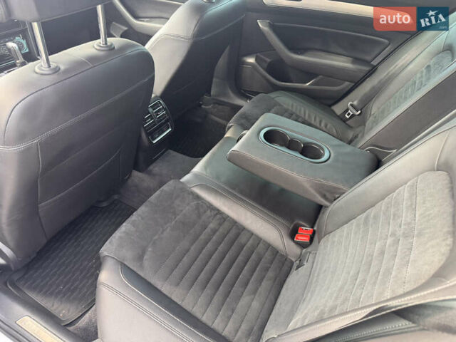 Фольксваген Пассат 2017 в Харькове на Automoto.ua Белый Фольксваген Пассат, объемом двигателя 1.97 л и пробегом 308 тыс. км за 16300 $, фото 12 на Automoto.ua