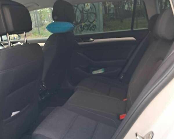 Білий Фольксваген Пассат, об'ємом двигуна 1.6 л та пробігом 237 тис. км за 15600 $, фото 19 на Automoto.ua