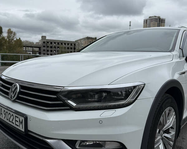 Белый Фольксваген Пассат, объемом двигателя 1.97 л и пробегом 219 тыс. км за 20000 $, фото 3 на Automoto.ua