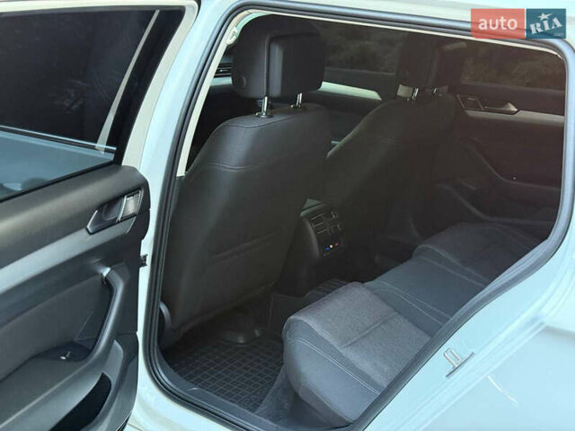 Белый Фольксваген Пассат, объемом двигателя 1.6 л и пробегом 200 тыс. км за 12900 $, фото 18 на Automoto.ua