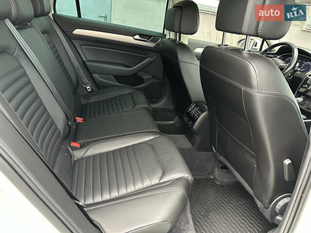 Белый Фольксваген Пассат, объемом двигателя 2 л и пробегом 260 тыс. км за 18250 $, фото 20 на Automoto.ua