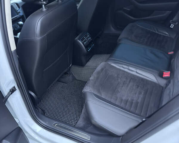 Белый Фольксваген Пассат, объемом двигателя 1.97 л и пробегом 204 тыс. км за 19600 $, фото 5 на Automoto.ua