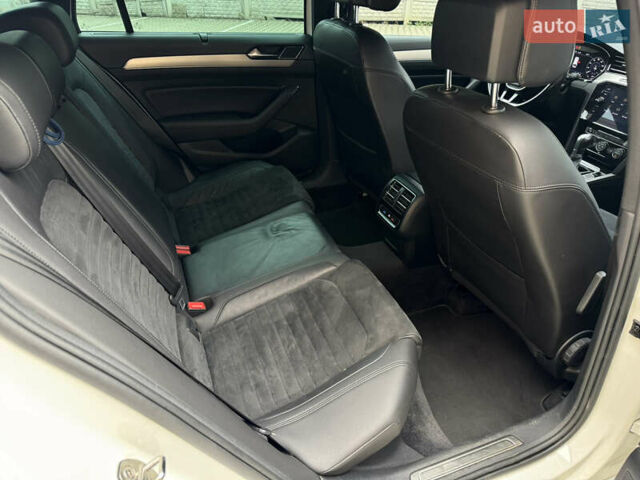 Белый Фольксваген Пассат, объемом двигателя 1.6 л и пробегом 262 тыс. км за 16000 $, фото 18 на Automoto.ua