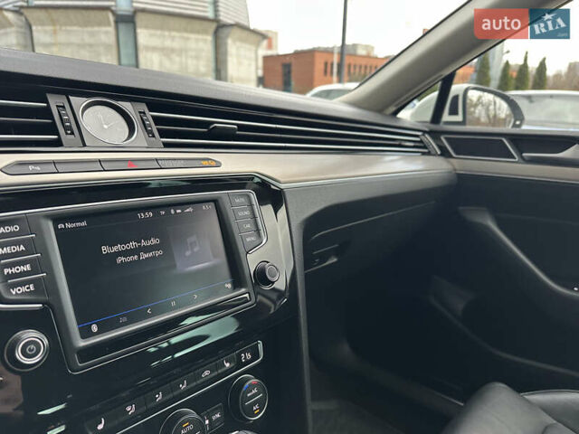 Белый Фольксваген Пассат, объемом двигателя 2 л и пробегом 260 тыс. км за 18250 $, фото 25 на Automoto.ua