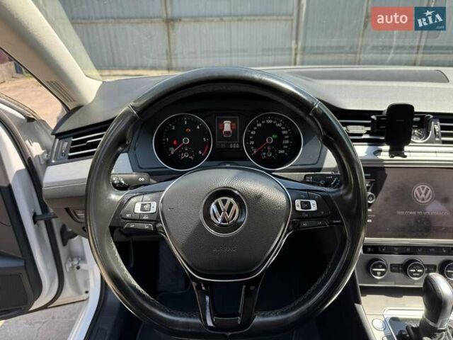 Білий Фольксваген Пассат, об'ємом двигуна 1.97 л та пробігом 198 тис. км за 17800 $, фото 41 на Automoto.ua