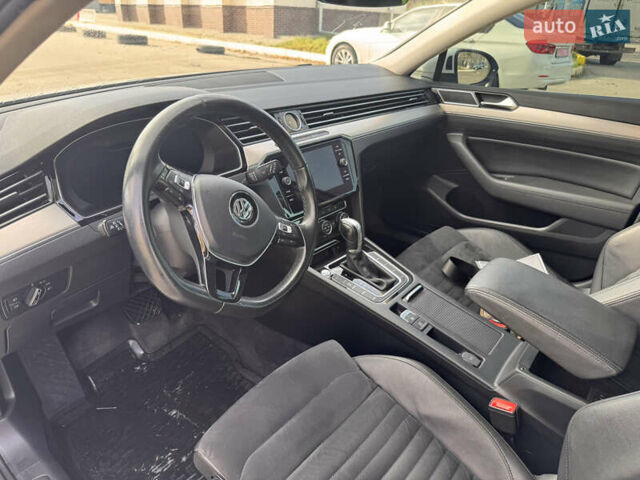 Фольксваген Пассат 2017 в Харькове на Automoto.ua Белый Фольксваген Пассат, объемом двигателя 1.97 л и пробегом 308 тыс. км за 16300 $, фото 7 на Automoto.ua