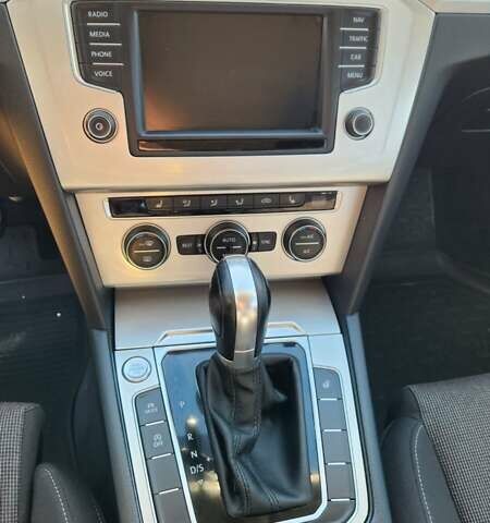 Білий Фольксваген Пассат, об'ємом двигуна 2 л та пробігом 276 тис. км за 15900 $, фото 21 на Automoto.ua