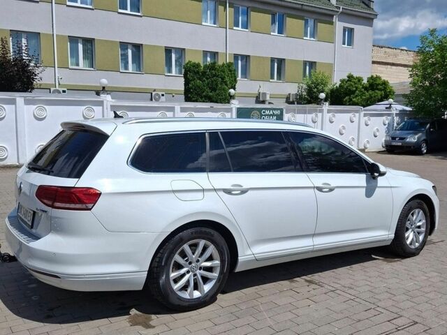 Білий Фольксваген Пассат, об'ємом двигуна 1.6 л та пробігом 301 тис. км за 12000 $, фото 4 на Automoto.ua
