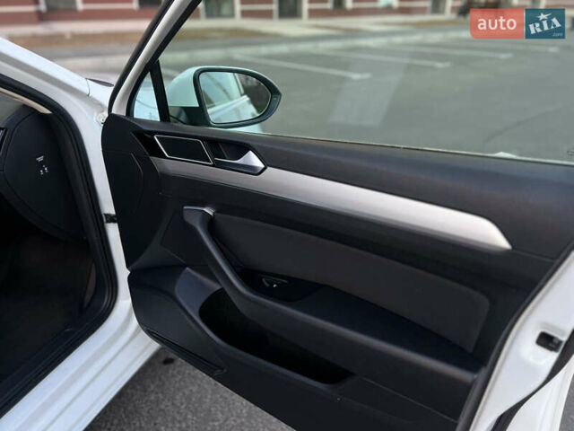 Белый Фольксваген Пассат, объемом двигателя 1.97 л и пробегом 290 тыс. км за 16499 $, фото 12 на Automoto.ua