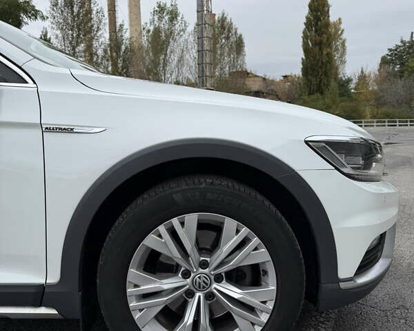 Белый Фольксваген Пассат, объемом двигателя 1.97 л и пробегом 219 тыс. км за 20000 $, фото 6 на Automoto.ua